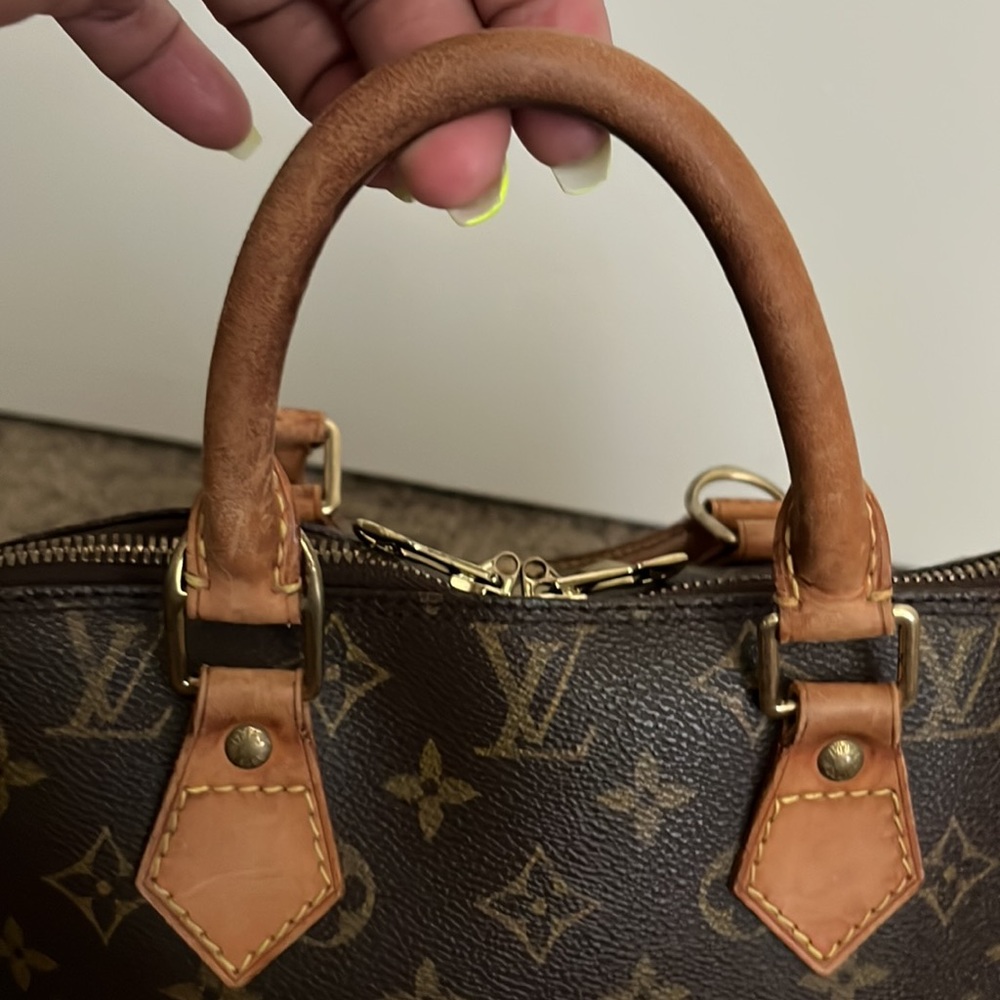 🔥🔥 Louis Vuitton Alma Purse with studded gold medal front and two zippers. - Picture 8 of 16